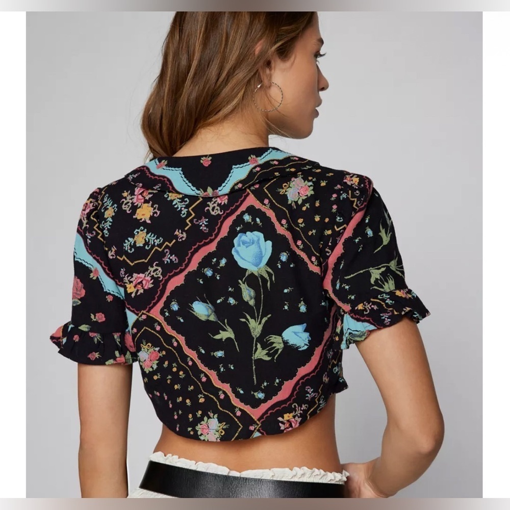 Urban Outfitters Blue Kimchi Floral Tie-Front Crop Top - Black and Blue Size XS - Picture 2 of 6